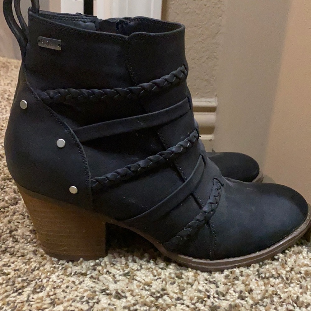 Roxy zip Up ankle boots